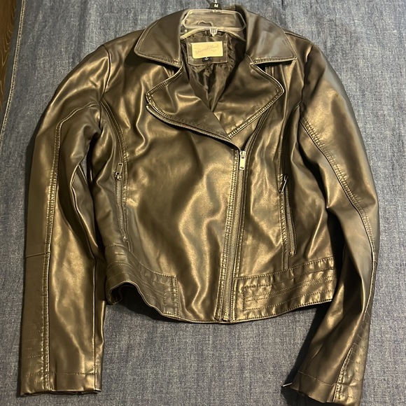 ❤️Leather jacket❤️ - Picture 2 of 4